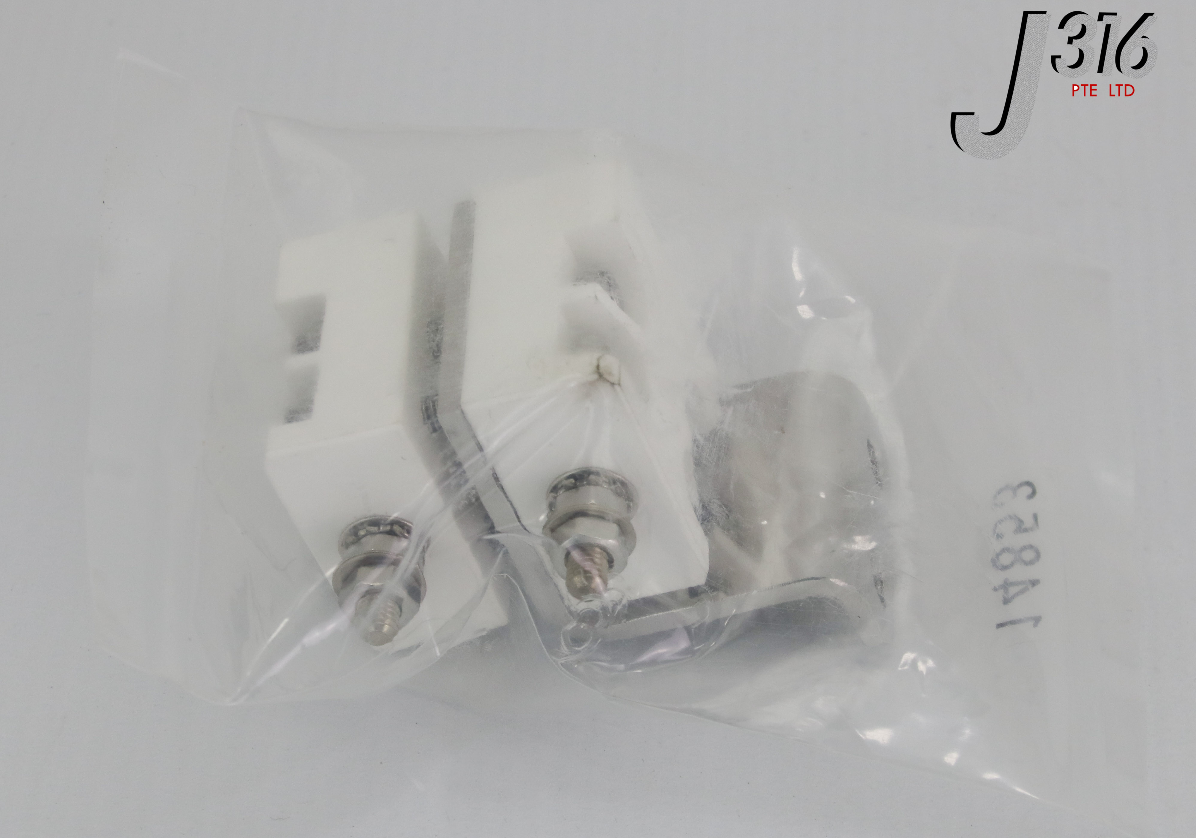 14853 APPLIED MATERIALS SOCKET, LAMP, G-22 (NEW) 0190-35030 – J316Gallery